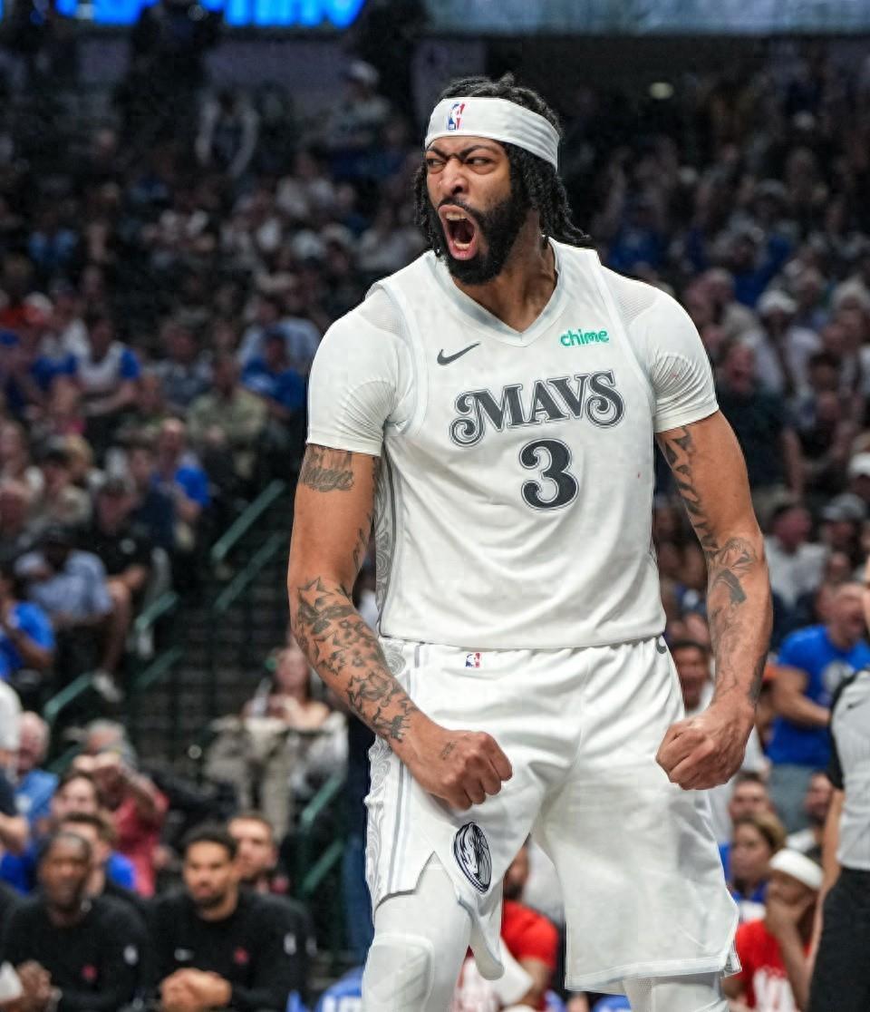 重要助攻首场状态出色，塞尔维亚队观众沸腾！，莱万多夫斯基重返赛场比赛高潮迭起的简单介绍-九游登录入口